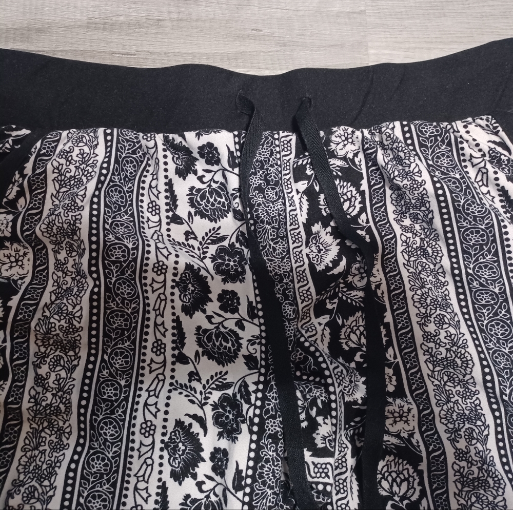 NO BOUNDARIES Women's Black/White Pajama Lounge Pants, Size Small - Picture 4 of 6